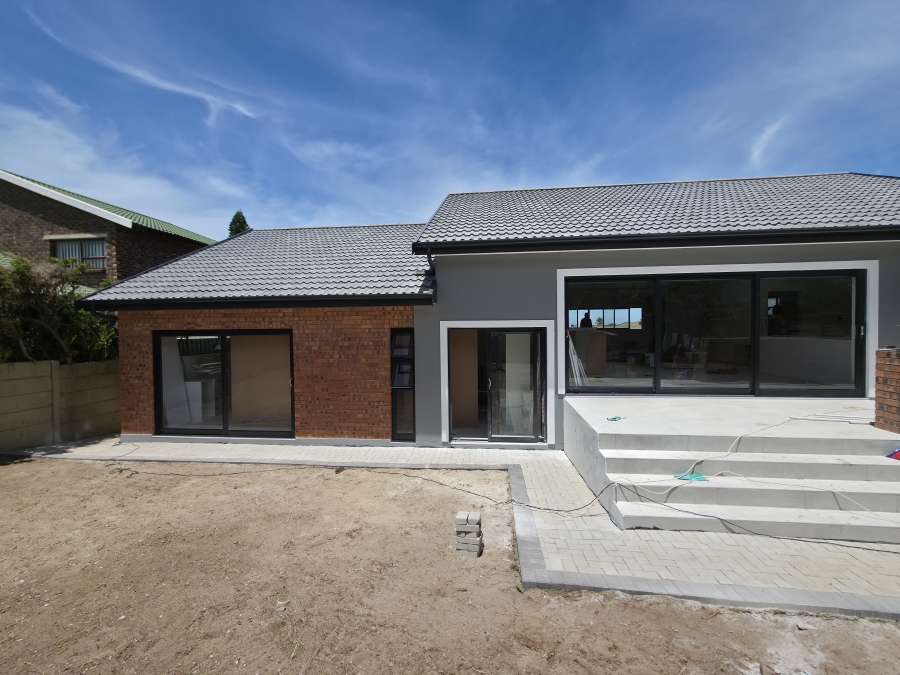 3 Bedroom Property for Sale in Wavecrest Eastern Cape